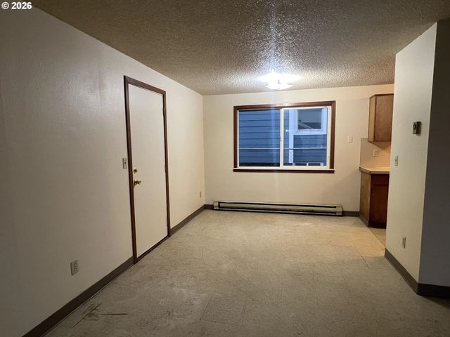 9818 Se CLACKAMAS Rd, Clackamas, OR 97015