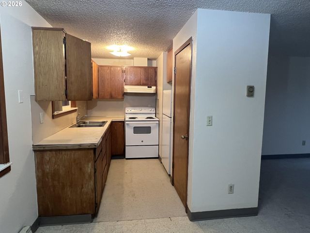 9818 Se CLACKAMAS Rd, Clackamas, OR 97015