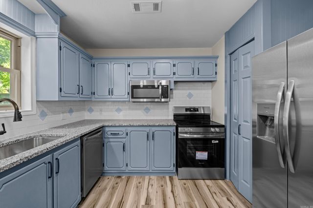 1002 N Holly, Searcy, AR 72143
