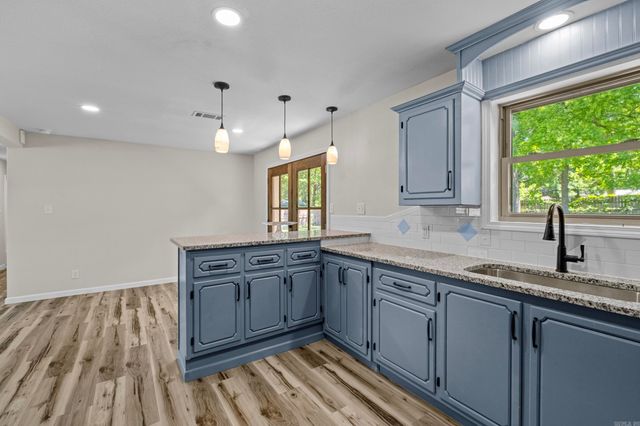 1002 N Holly, Searcy, AR 72143