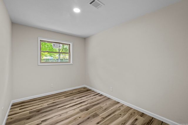 1002 N Holly, Searcy, AR 72143