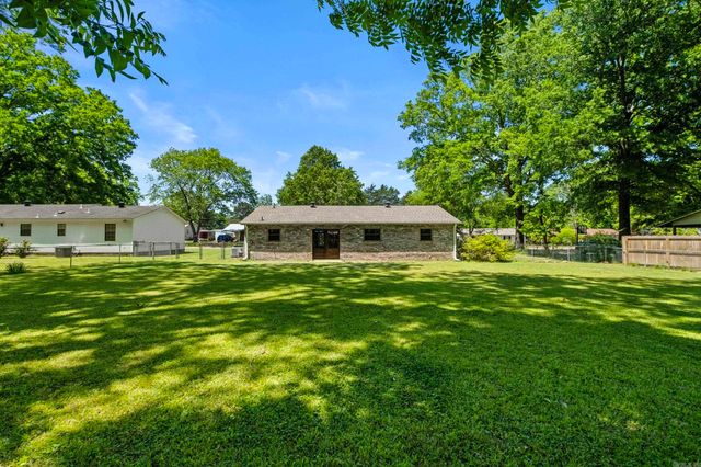 1002 N Holly, Searcy, AR 72143