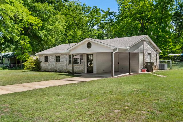 1002 N Holly, Searcy, AR 72143