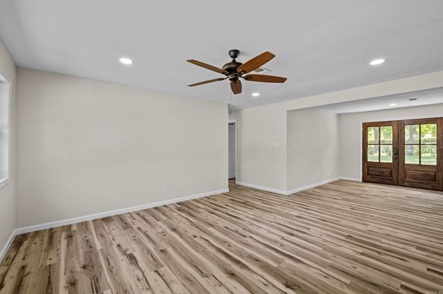 1002 N Holly, Searcy, AR 72143