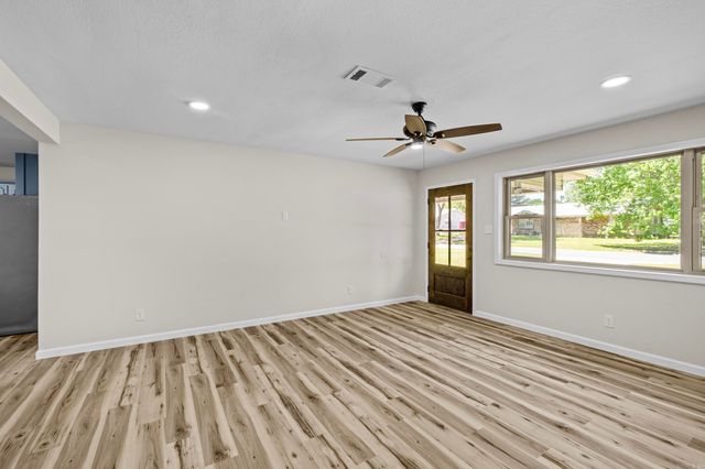 1002 N Holly, Searcy, AR 72143