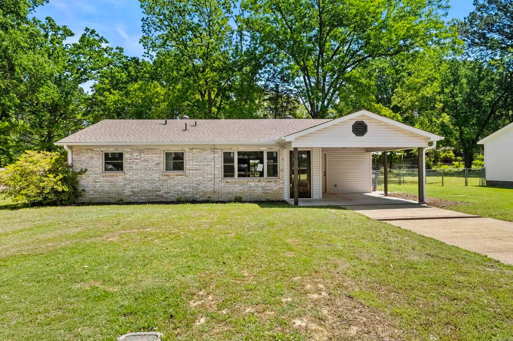 1002 N Holly, Searcy, AR 72143