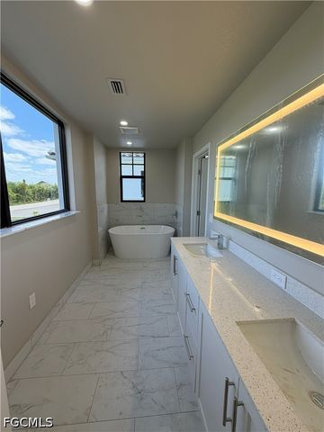 9908 Portofino CIR, Fort Myers, FL 33967