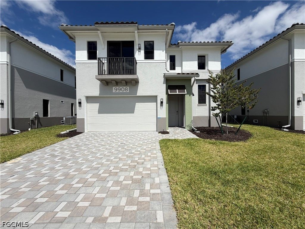 9908 Portofino CIR, Fort Myers, FL 33967