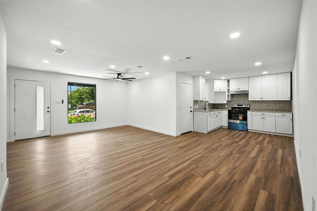 2729 Wallace Street, Fort Worth, TX 76105