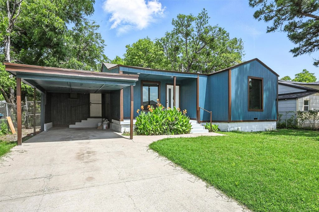 2729 Wallace Street, Fort Worth, TX 76105