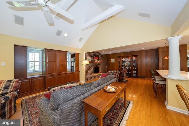 132 GULPH HILLS RD, Wayne, PA 19087