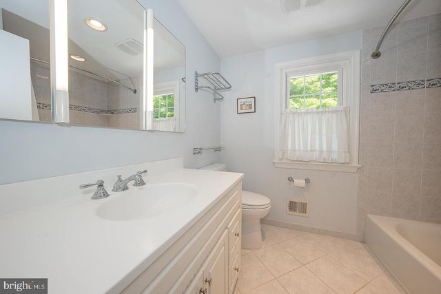132 GULPH HILLS RD, Wayne, PA 19087