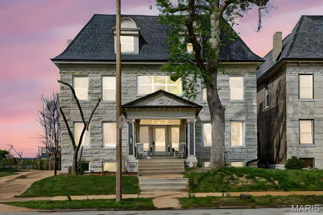 5137 Washington Place, St Louis, MO 63108