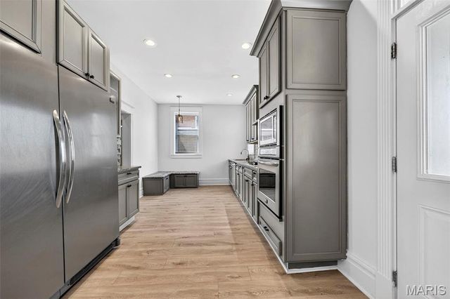 5137 Washington Place, St Louis, MO 63108