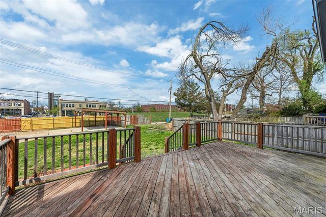 5137 Washington Place, St Louis, MO 63108
