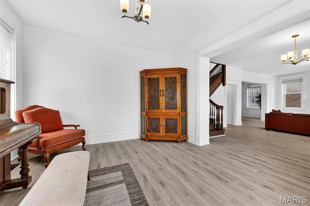 5137 Washington Place, St Louis, MO 63108