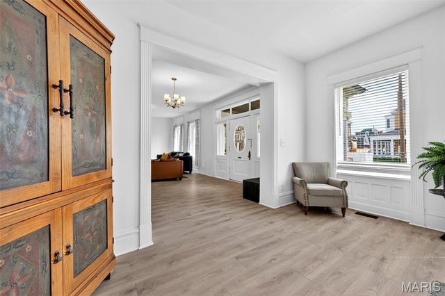 5137 Washington Place, St Louis, MO 63108