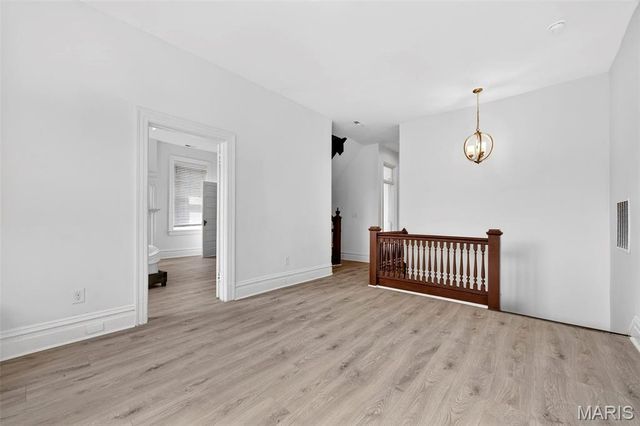 5137 Washington Place, St Louis, MO 63108