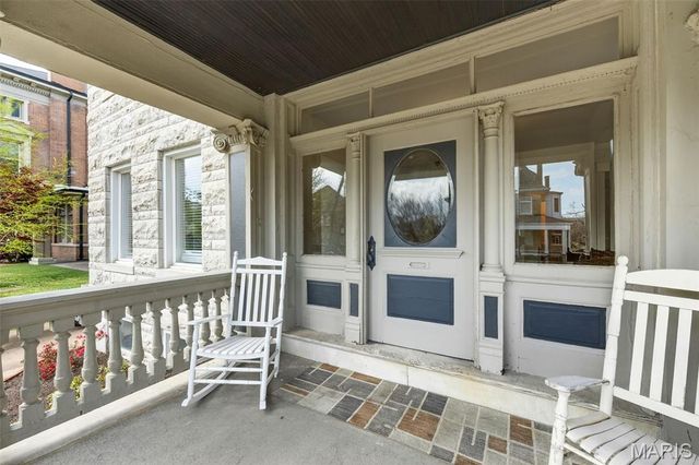 5137 Washington Place, St Louis, MO 63108
