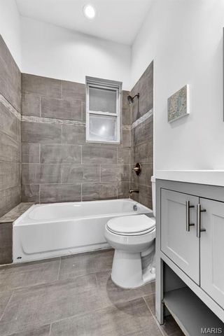5137 Washington Place, St Louis, MO 63108