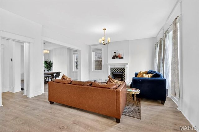 5137 Washington Place, St Louis, MO 63108