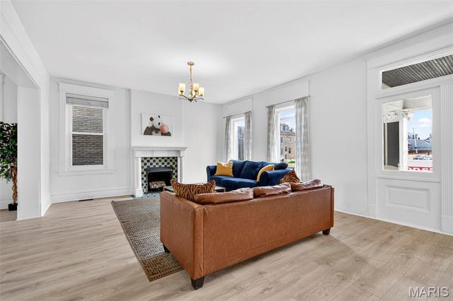 5137 Washington Place, St Louis, MO 63108