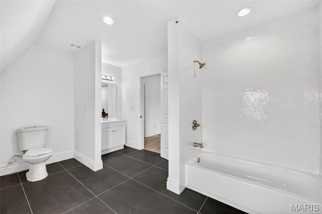 5137 Washington Place, St Louis, MO 63108