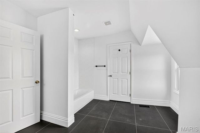 5137 Washington Place, St Louis, MO 63108