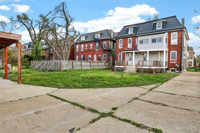 5137 Washington Place, St Louis, MO 63108