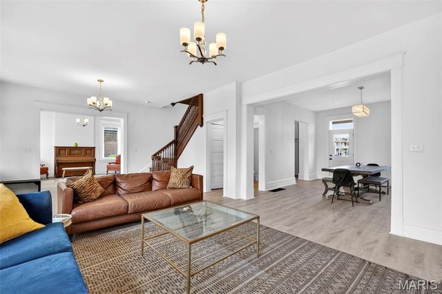 5137 Washington Place, St Louis, MO 63108