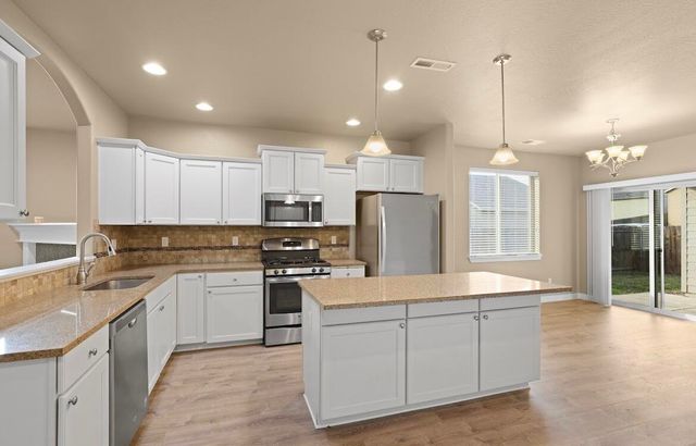 1467 S Spring Street, Medford, OR 97504