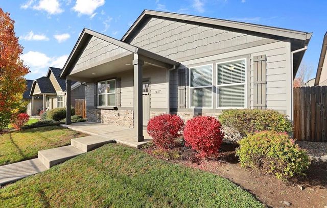 1467 S Spring Street, Medford, OR 97504