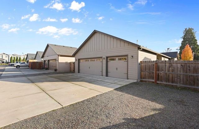 1467 S Spring Street, Medford, OR 97504