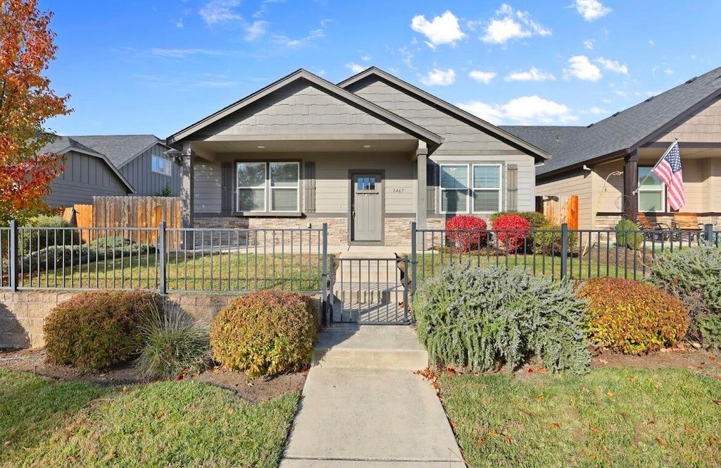 1467 S Spring Street, Medford, OR 97504