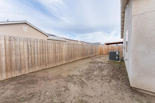 13760 Larkspur Way, Armona, CA 93202