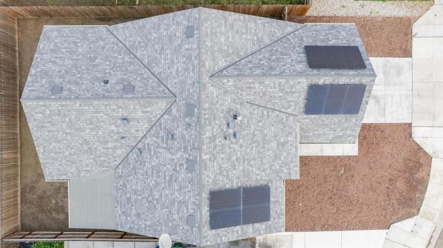 13760 Larkspur Way, Armona, CA 93202