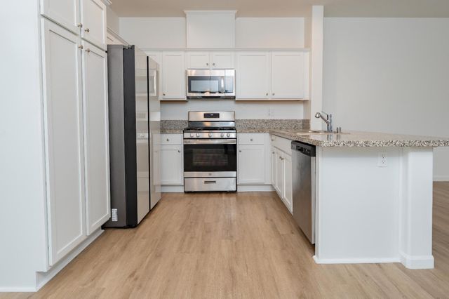 13760 Larkspur Way, Armona, CA 93202