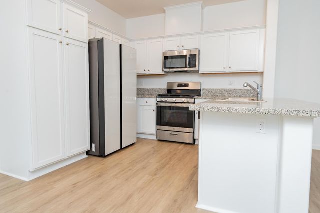 13760 Larkspur Way, Armona, CA 93202