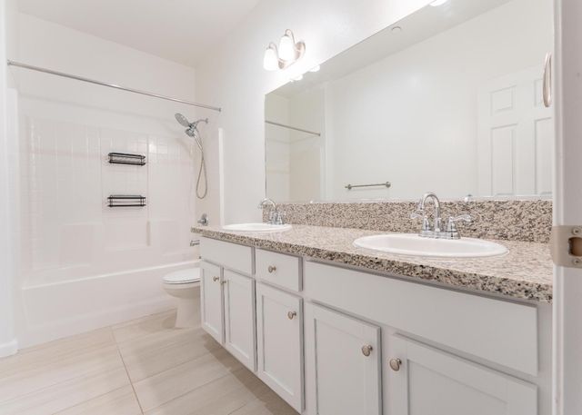 13760 Larkspur Way, Armona, CA 93202