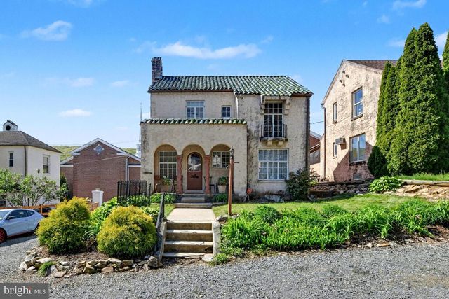 7 EARL GABLES, Mount Penn, PA 19606