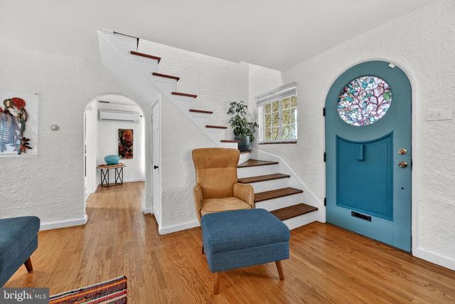 7 EARL GABLES, Mount Penn, PA 19606