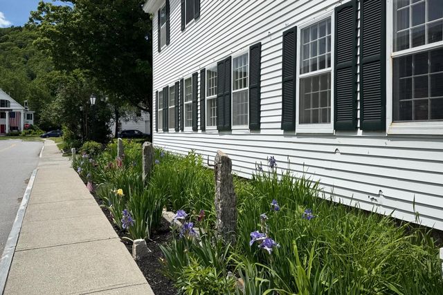 4 Court Street, Newfane, VT 05345