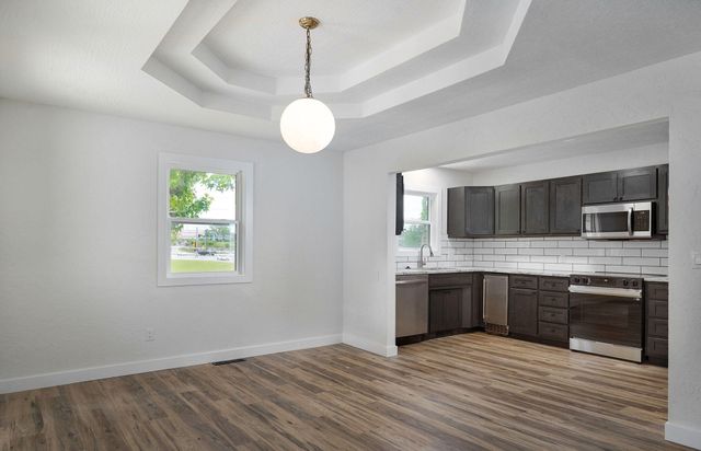2021 E Lark Street, Springfield, MO 65804