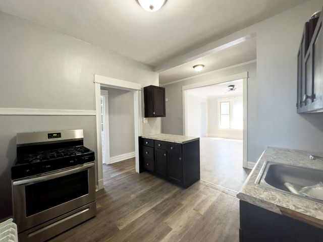 1222 W Rosemont Avenue 1, Chicago, IL 60660