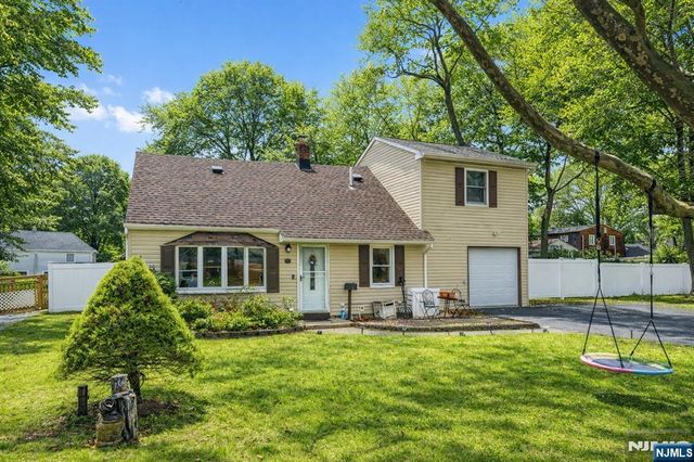 83 Village Road, Pequannock Township, NJ 07444