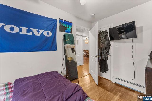 83 Village Road, Pequannock Township, NJ 07444