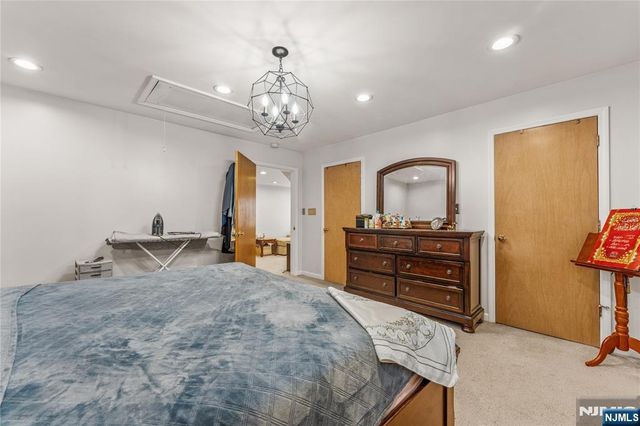 83 Village Road, Pequannock Township, NJ 07444