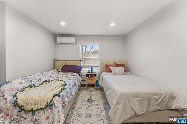 83 Village Road, Pequannock Township, NJ 07444