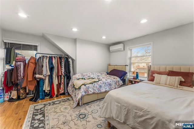 83 Village Road, Pequannock Township, NJ 07444