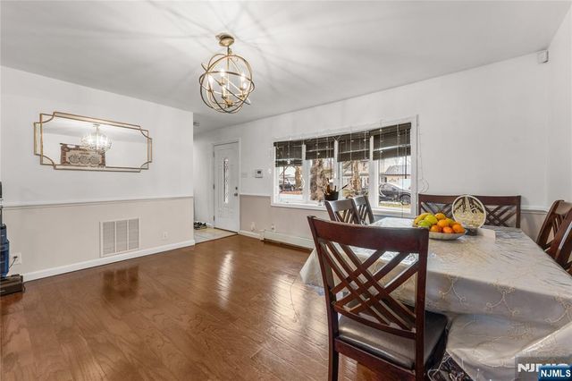 83 Village Road, Pequannock Township, NJ 07444